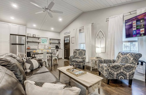 Central Colorado Springs Cabaña | The Springs Studio: Modern Farmhouse near Downtown