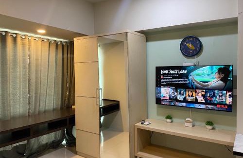 Siwalankerto Apartamento | The Square Apartemen Service Twin Suite with WiFi NetFlix 50Inchi