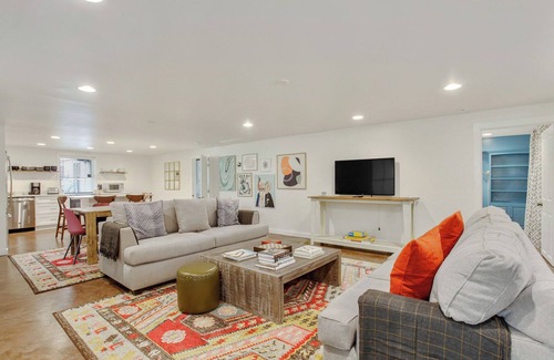 Metropolitan Apartamento | The Squares of Savannah: Chic Modern Apartment on Forsyth by Lucky Savannah