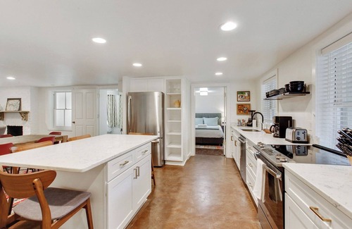 Metropolitan Apartamento | The Squares of Savannah: Chic Modern Apartment on Forsyth by Lucky Savannah