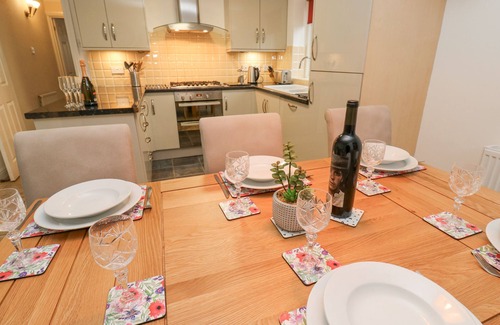 Wadsworth Cabaña | THE SQUIRRELS, family friendly, with a garden in Hebden Bridge