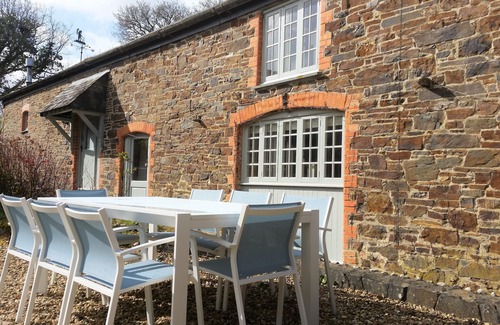 Widemouth Bay Cabaña | Hermoso granero! Bienvenido a 'The Stables' en Stoneleigh Knowle Estate