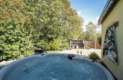 Poulton-le-Fylde Cabaña | THE STABLES, romantic, character holiday cottage in Stalmine