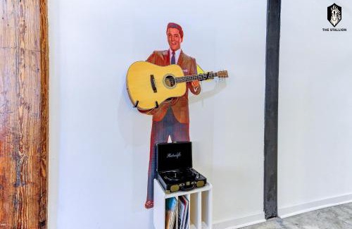 Downtown Memphis Apartamento | The Stallion #106 - Walk to Museums, Luxe Loft with free gated parking