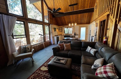 Upper Moonridge Cabina | The Stargazer Chalet-Your Big Bear Experience with Ridgetop and Ski Slope Views!
