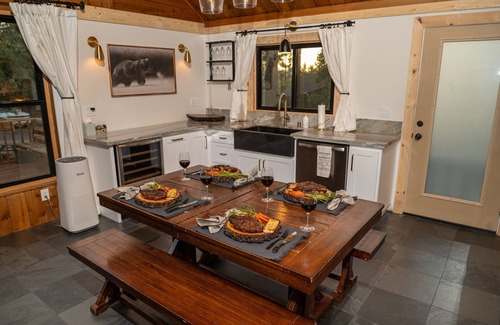 Upper Moonridge Cabina | The Stargazer Chalet-Your Big Bear Experience with Ridgetop and Ski Slope Views!