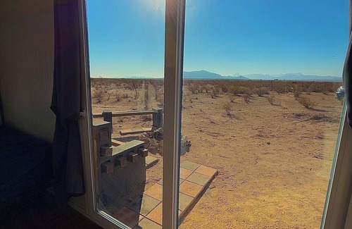 Alpine Alquiler De RV | The StarStruck Stay- Shipping container in Terlingua, Texas