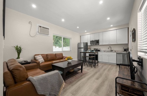 Reseda Casa | The Stay on Hart Residence