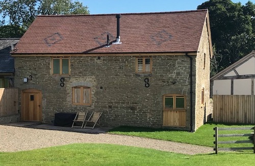 Downton on the Rock Apartamento | The Stone Barn is a romantic and restorative barn conversion for adults