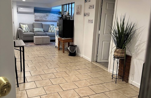 Uniondale Apartamento | The Stone House! Pvt Entry/Sleeps 4 - by Hofstra