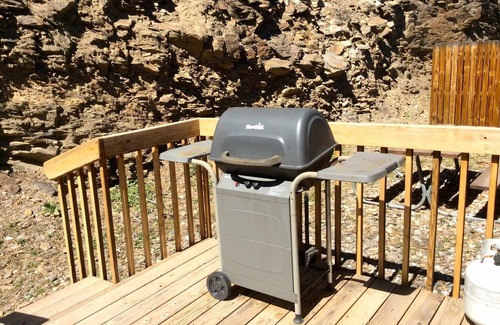 Hill City Casa | The Stony Ridge is a 3 bedroom/2 bath home located in the town of Hill City!