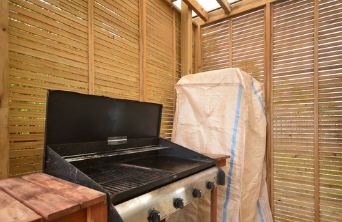 Doubtless Bay Cabaña | THE STOWAWAY - HIHI HOLIDAY HOME, pet friendly, with a garden in Hihi