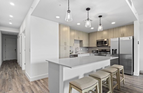 North Trail Condominio | The Strand 421A Condo by RVA