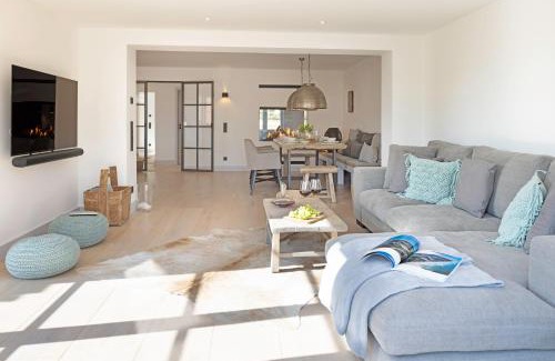 List Casa | The Strand