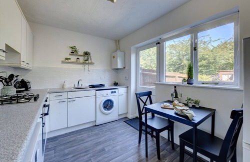 Bletchley Otro | The Studley | Calm & Executive House | Parking | eco-Short Term Let by SILVA