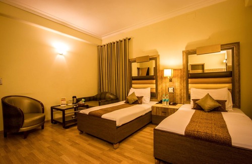 Karol Bagh Hotel | The Sun Court Hotel Yatri