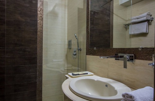 Karol Bagh Hotel | The Sun Court Hotel Yatri