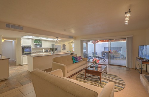 Loma Del Rey Casa | ** 50% de descuento en la tasa de introducción ** La "flor del sol", una casa de vacaciones moderna de mediados de siglo