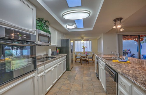 Loma Del Rey Casa | ** 50% de descuento en la tasa de introducción ** La "flor del sol", una casa de vacaciones moderna de mediados de siglo