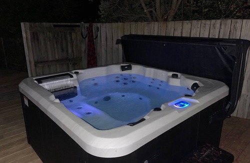 Mangawhai Heads Casa | The Sun Trap with a spa in the Heads - Great for families and groups