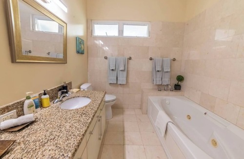 Keolu Hills Casa | The SunWalk Villa: Stunning 3BR