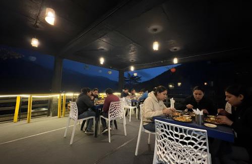 Manali Hotel | The Suraj Cottage Manali ! Private Parking ! Bonfire ! Playing Zone ! Near Mall Road