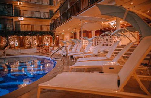 Waikiki Hotel | The Surfjack Hotel & Swim Club