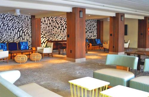 Waikiki Hotel | The Surfjack Hotel & Swim Club