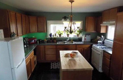 Glens Falls Casa | The Sweet Home in Glens Falls