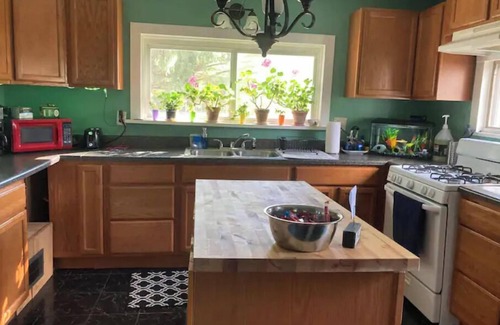 Glens Falls Casa | The Sweet Home in Glens Falls