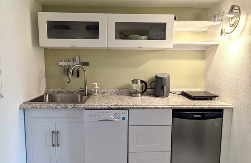 Louisville Condominio | The Sweet Nature Nest: Cozy 1-Bedroom w/ Kitchenette, Nature, & Private Entrance