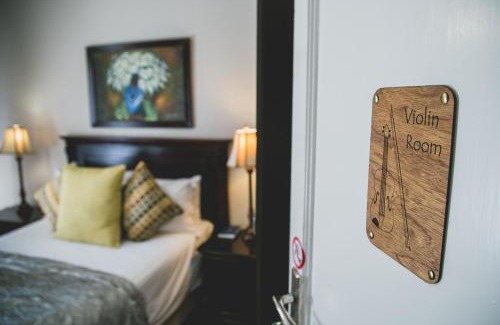 Komani Casa | The Symphony Guest House