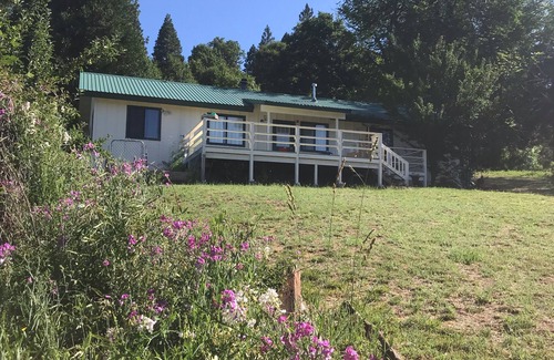 Montgomery Creek Casa | The Terrace House, country living.