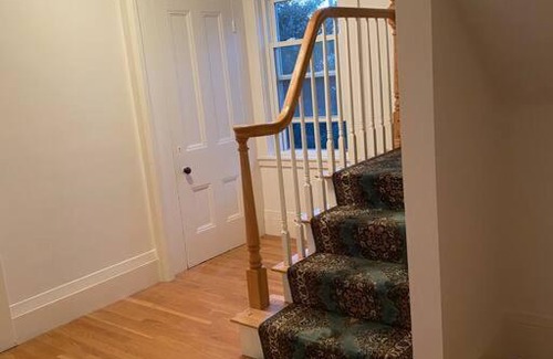 Salem Apartamento | The Tiki Townhouse of Downtown Salem