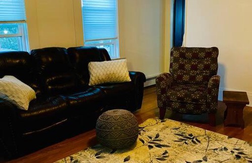 Salem Apartamento | The Tiki Townhouse of Downtown Salem