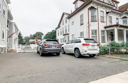 Salem Apartamento | The Tiki Townhouse of Downtown Salem