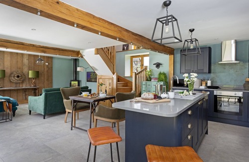 Downton on the Rock Apartamento | The Timber Barn is a charming, romantic barn conversion