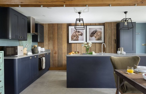 Downton on the Rock Apartamento | The Timber Barn is a charming, romantic barn conversion
