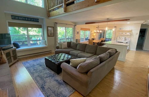 Presque Isle Casa | The Toasted Marshmallow Lakeside Retreat