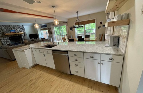 Presque Isle Casa | The Toasted Marshmallow Lakeside Retreat
