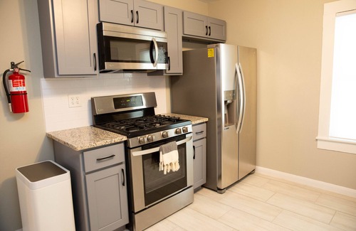 Tomball Casa | The Tomball House: 2bed 2bath steps away from coffee, dining, and shopping