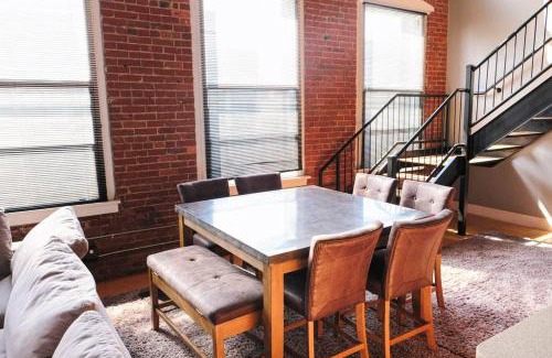 Wholesale District Apartamento | The Top Floor Penthouse 4 BR 3 Bath 2 000 Sq Ft