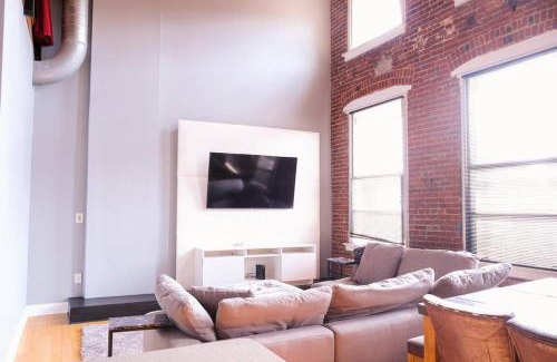 Wholesale District Apartamento | The Top Floor Penthouse 4 BR 3 Bath 2 000 Sq Ft