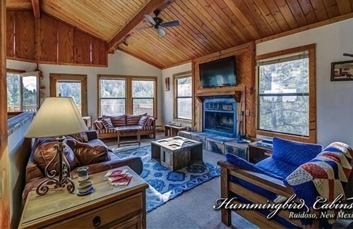 Ruidoso Cabina | The Tree House: '¡Viviendo sobre los árboles!'