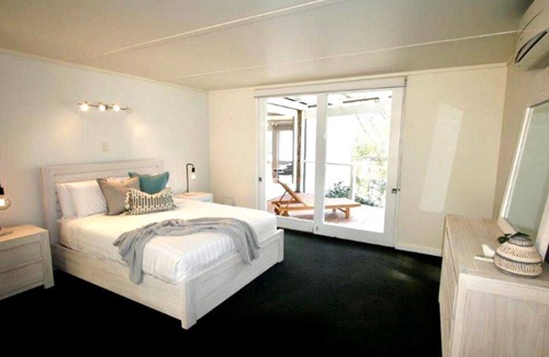 Eildon Casa | The Tree House retreat is beautifully secluded and elevated amongst the trees.
