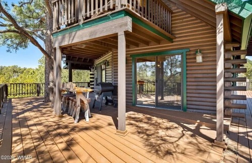 Overgaard Cabina | The Treehouse a 4-bedroom log cabin on 3 acres in Heber-Overgaard
