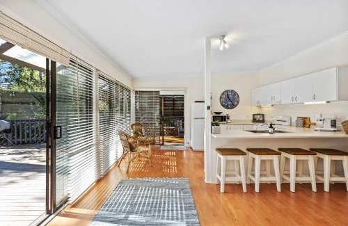 Long Beach Casa | The Treehouse at Long Beach managed by Batemans Bay Accom