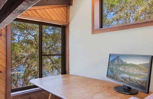 Killcare Casa | The Treehouse on Hardys by HolidayCo.