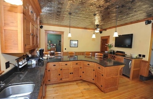 Alma Casa | Tritsch House B&B Bellamente restaurada Queen Anne Alma WI - Aire central