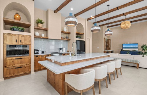 The Shores Casa | The Tropical Nomad Cottage – luxurious 3-bed, 3.5-bath Spanish-style cottage in South Padre Island